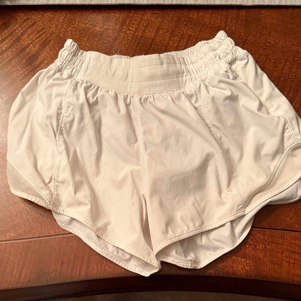 Lululemon Athletica white shorts size 4 tall